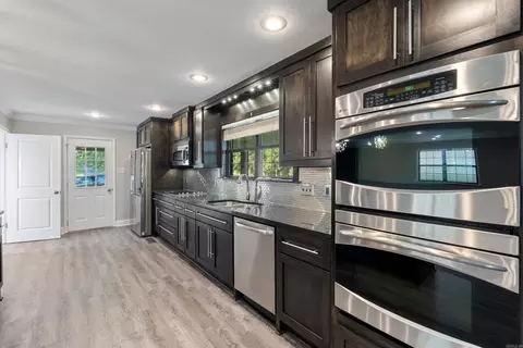 Kitchen - 6 Cedar Hill Rd, Conway, AR 72032 photo 4 of 8
