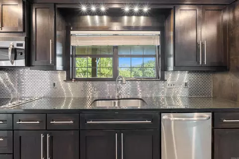 Kitchen - 6 Cedar Hill Rd, Conway, AR 72032 photo 3 of 8