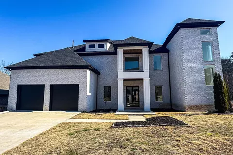 32 Corlay Dr, Little Rock, AR 72223