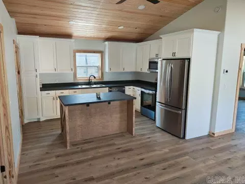 Kitchen - 605 Frances Cove Rd, Mountain View, AR 72560 photo 2 of 3
