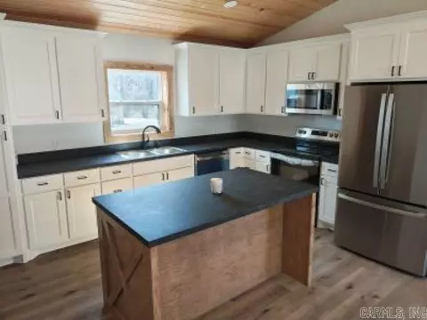 Kitchen - 605 Frances Cove Rd, Mountain View, AR 72560 photo 1 of 3