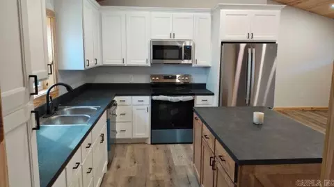 Kitchen - 605 Frances Cove Rd, Mountain View, AR 72560 photo 3 of 3