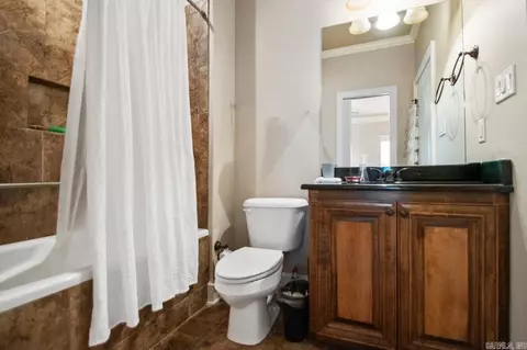 Bath - 7206 Worth Ave, Benton, AR 72019 photo 2 of 5