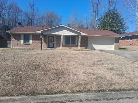 3904 Royal Forest Dr, Pine Bluff, AR 71603