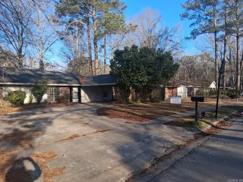 1914 Sunset Cv, Pine Bluff, AR 71603