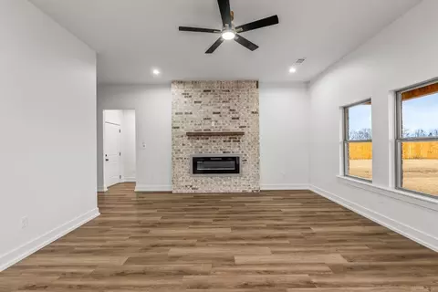 Living - 231 Michelle Dr, Beebe, AR 72012 photo 2 of 2