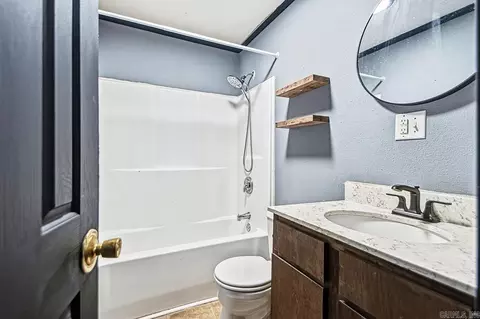 Bath - 100 Satin Cir, Malvern, AR 72104 photo 1 of 1