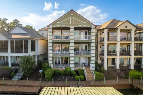 347 Paradise Pt, Hot Springs, AR 71913
