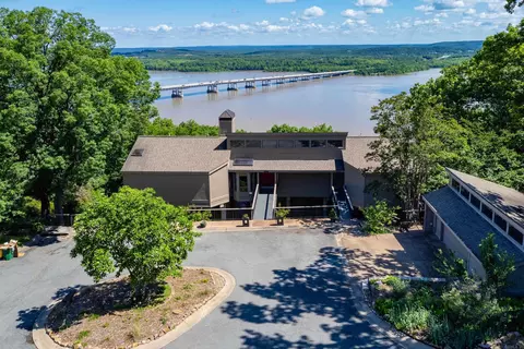 1 Rivers Edge Dr, Little Rock, AR 72227