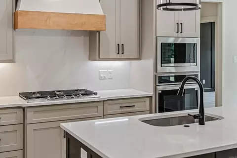 Kitchen - 113 Red Wing Way, Haskell, AR 72015 photo 3 of 3