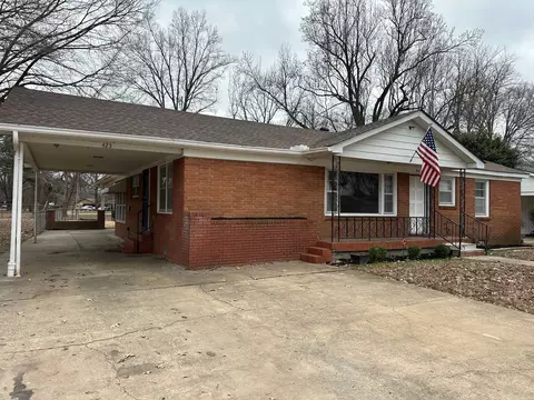 423 Laughrun Dr, Forrest City, AR 72335