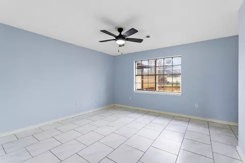 Living - 207 Fairway Dr, Conway, AR 72034 photo 5 of 7