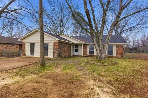 207 Fairway Dr, Conway, AR 72034