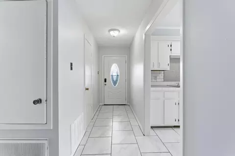 Entry Way - 207 Fairway Dr, Conway, AR 72034 photo 1 of 2