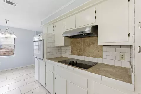 Kitchen - 207 Fairway Dr, Conway, AR 72034 photo 3 of 3