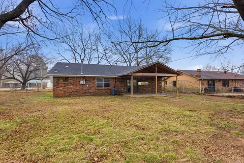 Exterior - 207 Fairway Dr, Conway, AR 72034 photo 5 of 6