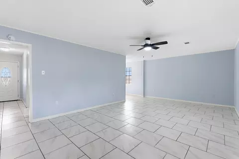 Living - 207 Fairway Dr, Conway, AR 72034 photo 2 of 7