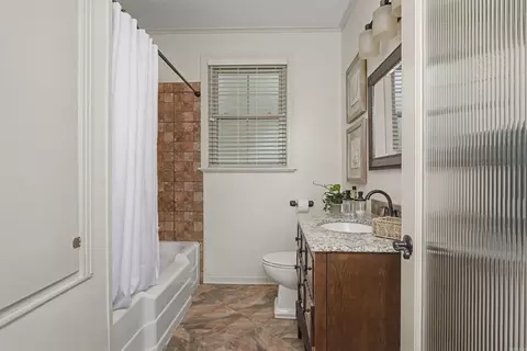 Bath - 1605 W 35th Ave, Pine Bluff, AR 71603 photo 1 of 4