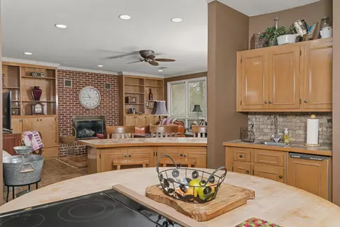 Kitchen - 1605 W 35th Ave, Pine Bluff, AR 71603 photo 3 of 4
