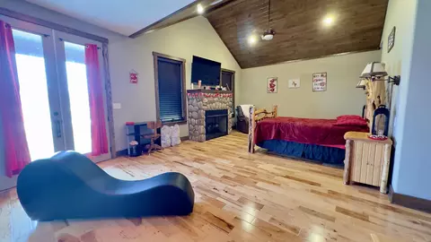 Bedroom - 95 Firethorne Ln, Melbourne, AR 72556 photo 2 of 4