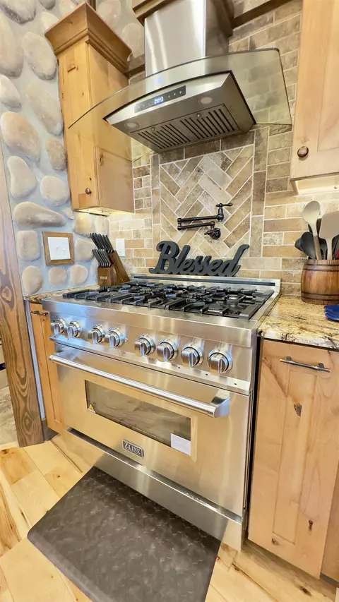 Kitchen - 95 Firethorne Ln, Melbourne, AR 72556 photo 4 of 4