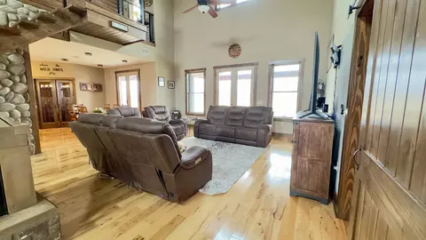 Living - 95 Firethorne Ln, Melbourne, AR 72556 photo 1 of 1