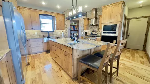Kitchen - 95 Firethorne Ln, Melbourne, AR 72556 photo 2 of 4