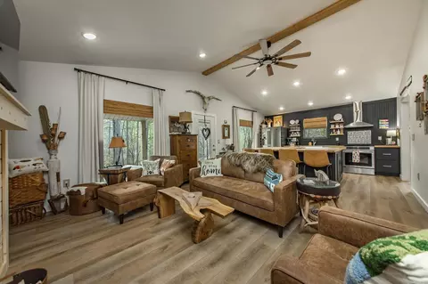 184 Guffey Ln, Shirley, AR 72153