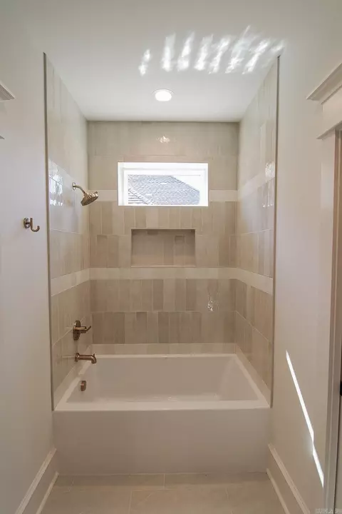 Bath - 1635 Dolphin Dr, Conway, AR 72034 photo 9 of 12