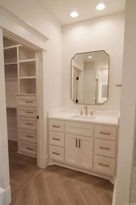Bath - 1635 Dolphin Dr, Conway, AR 72034 photo 3 of 11