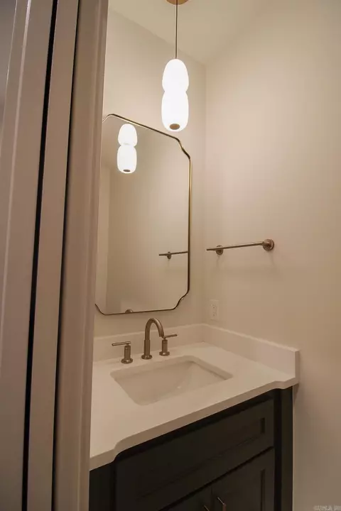 Bath - 1635 Dolphin Dr, Conway, AR 72034 photo 5 of 11
