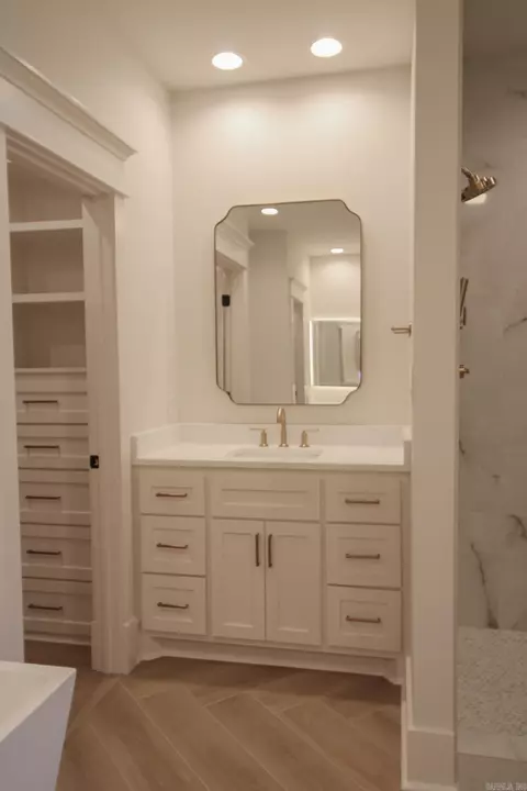 Bath - 1635 Dolphin Dr, Conway, AR 72034 photo 2 of 12