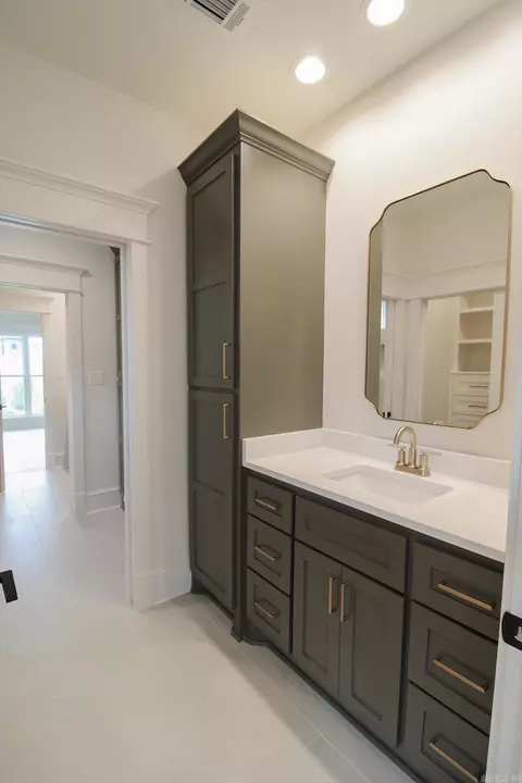 Bath - 1635 Dolphin Dr, Conway, AR 72034 photo 8 of 11