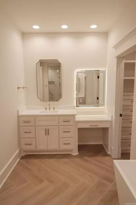 Bath - 1635 Dolphin Dr, Conway, AR 72034 photo 1 of 12