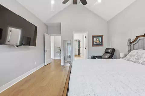 Bedroom - 877 Belle Grove Loop, Benton, AR 72019 photo 1 of 8