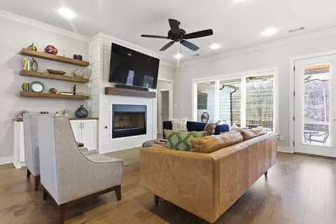 Living - 877 Belle Grove Loop, Benton, AR 72019 photo 2 of 2