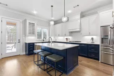 Kitchen - 877 Belle Grove Loop, Benton, AR 72019 photo 2 of 4