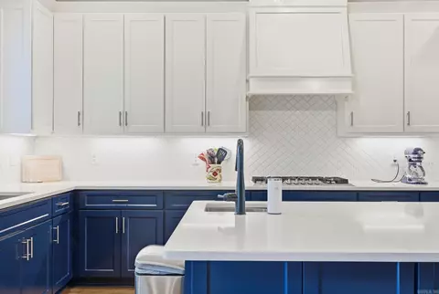 Kitchen - 877 Belle Grove Loop, Benton, AR 72019 photo 3 of 4