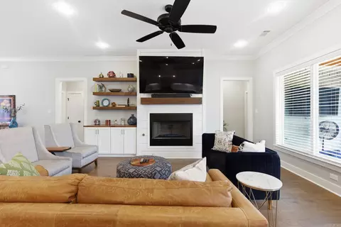 Living - 877 Belle Grove Loop, Benton, AR 72019 photo 1 of 2
