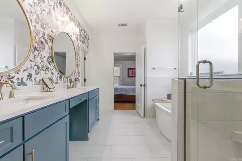 Bath - 877 Belle Grove Loop, Benton, AR 72019 photo 6 of 10