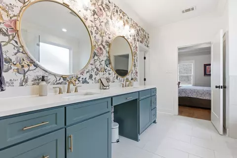 Bath - 877 Belle Grove Loop, Benton, AR 72019 photo 5 of 10