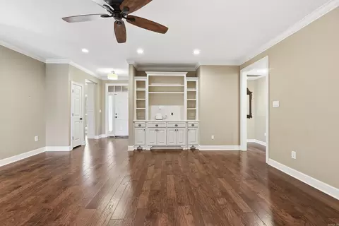 Living - 2960 Craighead Cir, Conway, AR 72034 photo 5 of 11