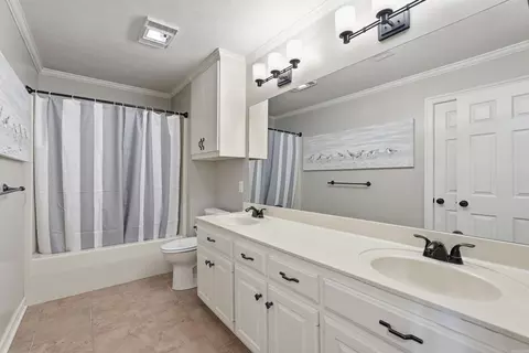 Bath - 2960 Craighead Cir, Conway, AR 72034 photo 2 of 7