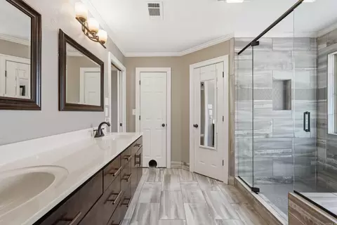 Bath - 2960 Craighead Cir, Conway, AR 72034 photo 1 of 7