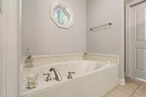 Bath - 21619 Twin Bluff Loop, Roland, AR 72135 photo 3 of 8