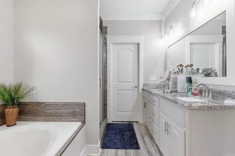 Bath - 3107 Johnswood Village Dr, Bryant, AR 72022 photo 1 of 3