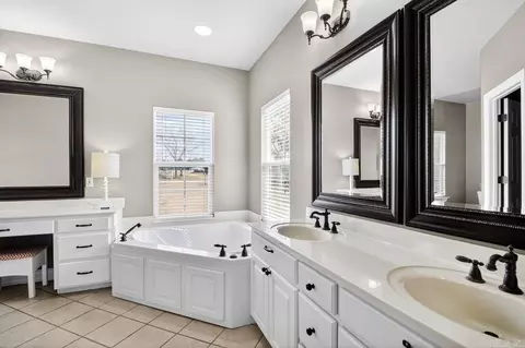 Bath - 22211 N Kaufman Rd, Hensley, AR 72065 photo 2 of 5
