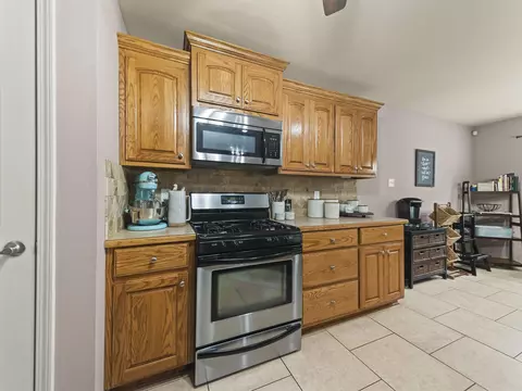 Kitchen - 1815 Milburn Dr, Benton, AR 72015 photo 2 of 4
