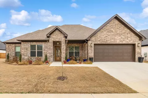 8028 N Shoreline Blvd, Benton, AR 72019