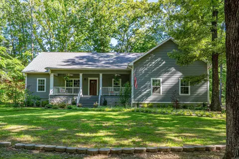 220 Autumn Oaks Dr, Bismarck, AR 71929